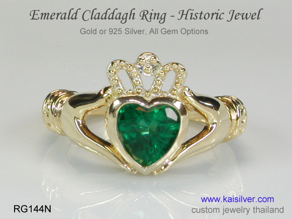 emerald gold ring